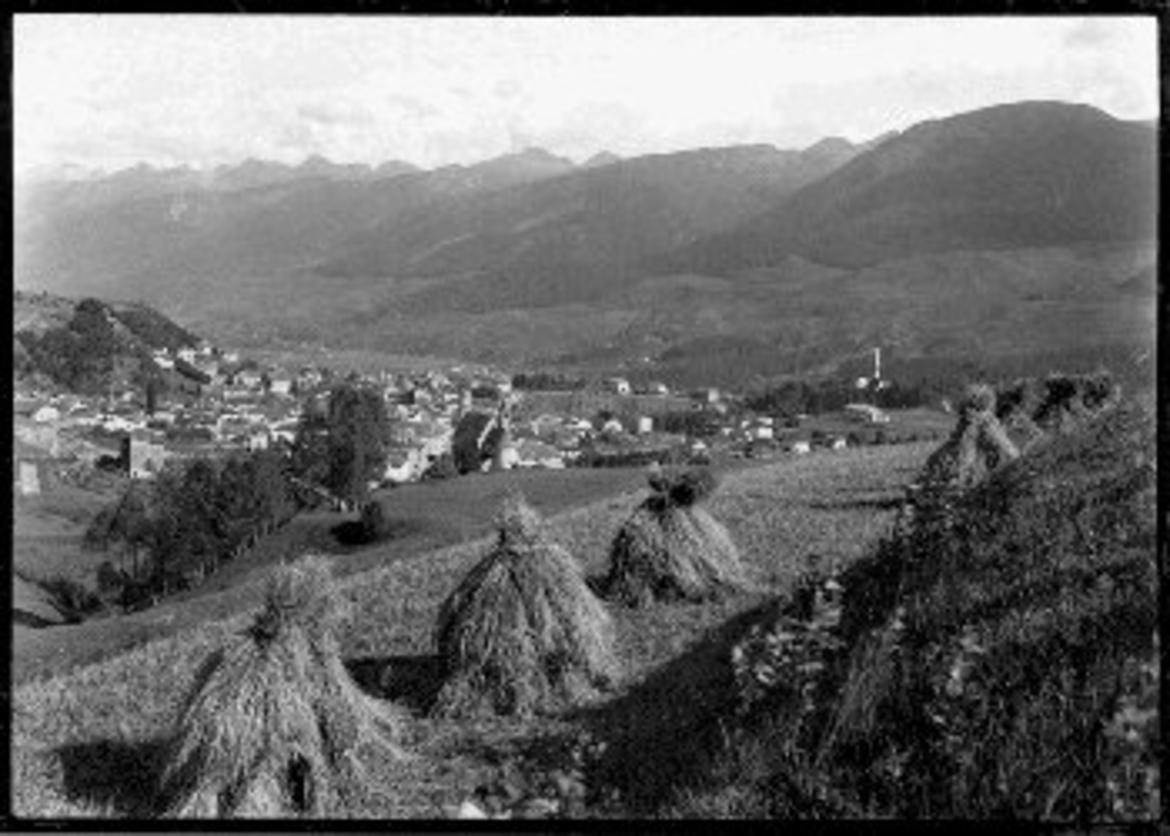 Val di Fiemme, veduta del paese dai prati di Carano Trentino Cultura